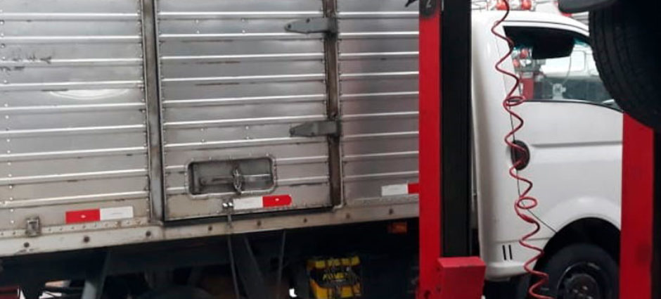 Troca dos 2 Pneus com Rodízio – Caminhão Bongo